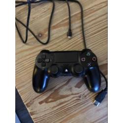 Ps 4 console met wireless controler en 1 spel