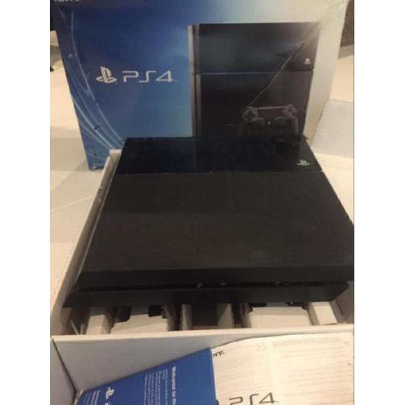 PlayStation 4 500gb + 2 controllers+ iiyama scherm 24 inch