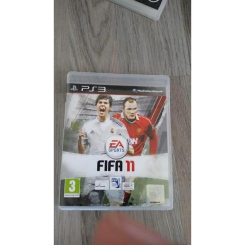 Playstation 3 met 2 controllers en 9 games