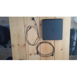 PlayStation 4 (PS4) 1TB + 2 controllers + 4 spellen